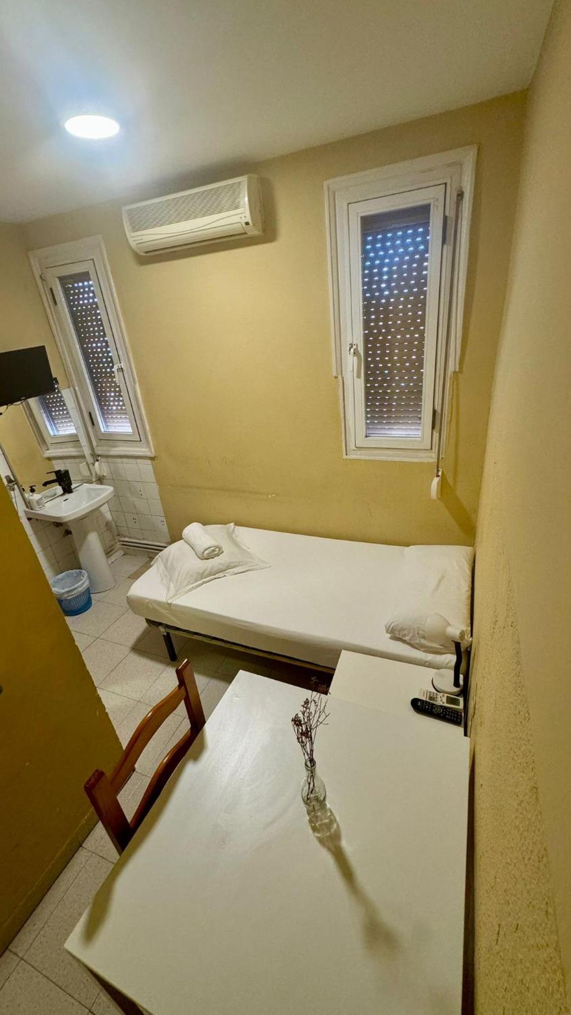 Metropolitan Atocha Hotell Madrid Eksteriør bilde